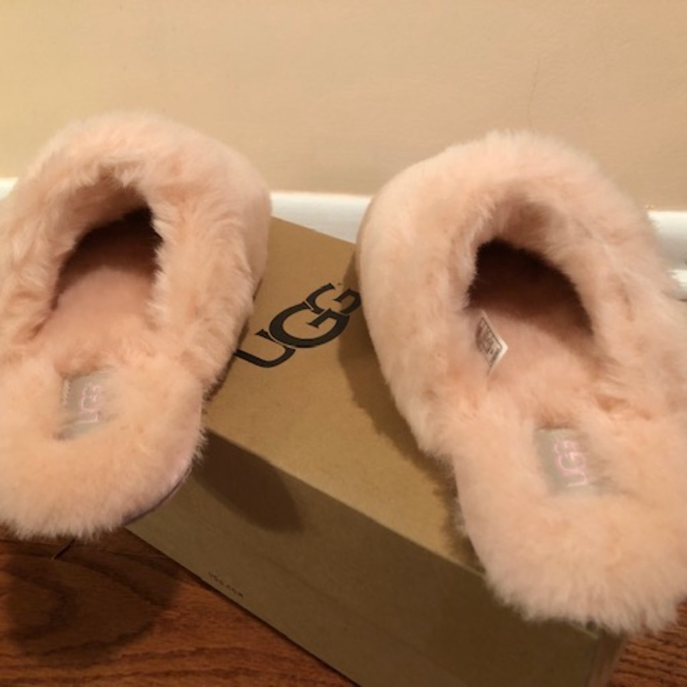 UGG Fluff Genuine Shearling Slipper Clog. 7, 8 - Picture 2 of 6